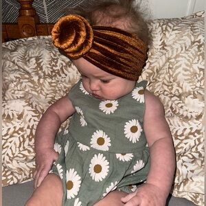 Boujee Velvet Topknot 🤎 baby size
